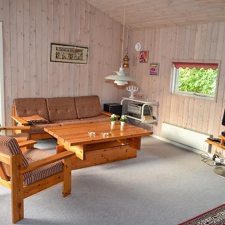 Three-bedroom Holiday In * Hals
