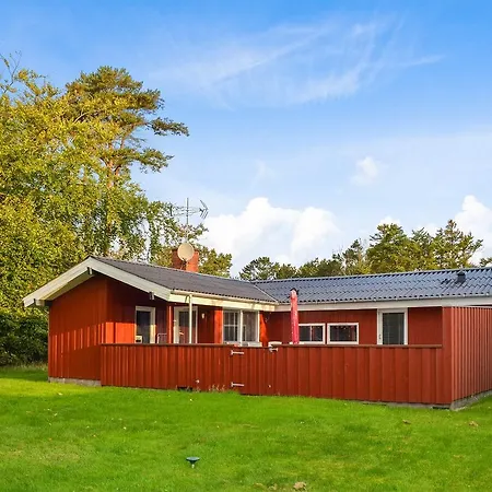 Three-bedroom Holiday In * Hals